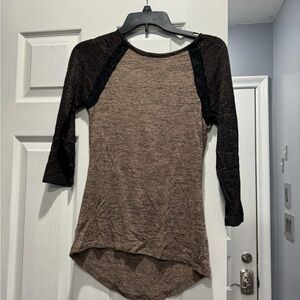 Never worn 3 quarter sleeve top
